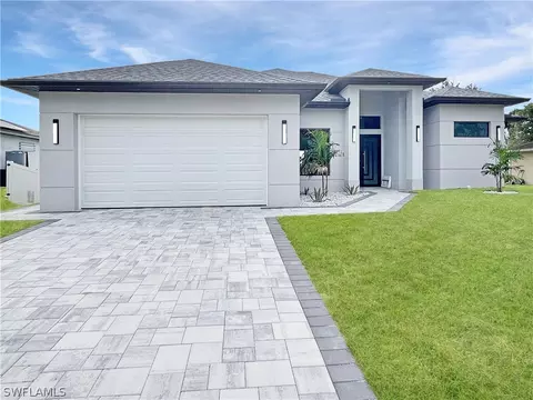 1031 Apple Ave, Lehigh Acres, FL 33971