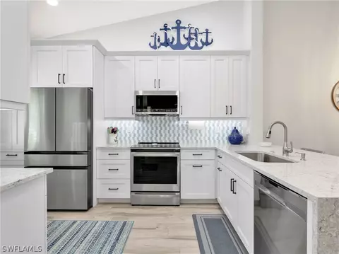 6890 Huntington Lakes Cir #204, Naples, FL 34119