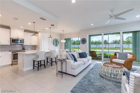 2561 Seychelles Dr #304, Naples, FL 34112