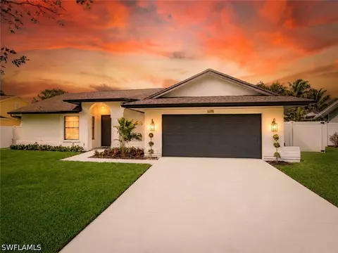 10731 Regent Cir, Naples, FL 34109