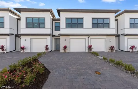 27899 Radiant Ct, Bonita Springs, FL 34135