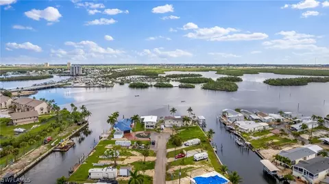 866 Oak St, Fort Myers Beach, FL 33931