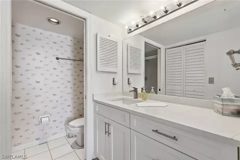 Bath - 4121 Lorene Dr #103, Estero, FL 33928 photo 2 of 2