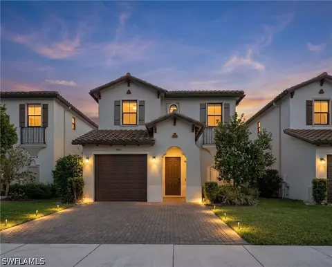 9045 Madrid Cir, Naples, FL 34104