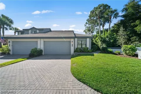 27181 Kindlewood Ln, Bonita Springs, FL 34134