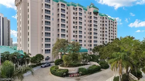 100 Glenview Pl #202, Naples, FL 34108