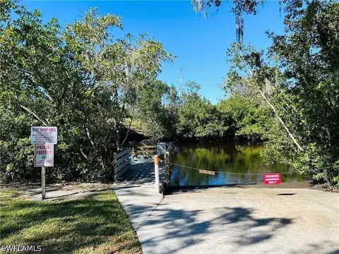 Exterior - 857 Manatee Rd, Naples, FL 34114 photo 3 of 5