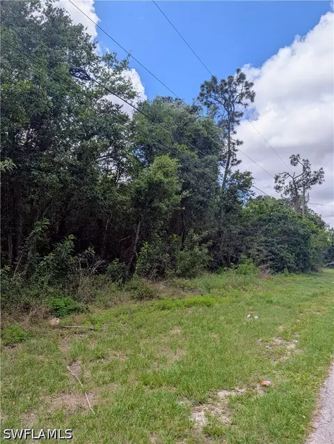 2805 53rd St SW, Lehigh Acres, FL 33976