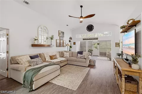 9801 Las Casas Dr, Fort Myers, FL 33919
