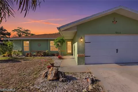 208 Aviation Pkwy, Cape Coral, FL 33904