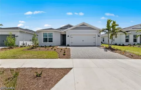 601 Oasis Lake Pl, Lehigh Acres, FL 33936