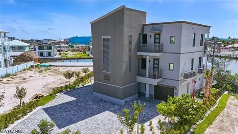 855 Lagoon St #4, Fort Myers Beach, FL 33931