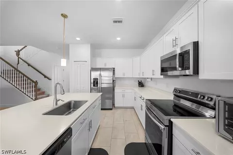 Kitchen - 18335 Ridgeline Dr, Estero, FL 33928 photo 4 of 5