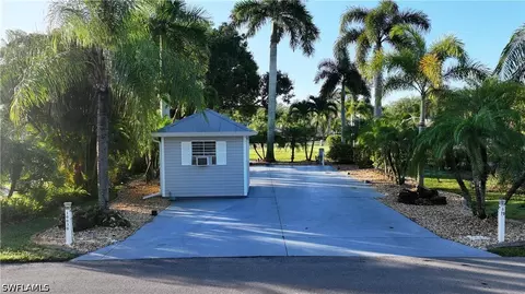10030 Parkwood Dr, Fort Myers, FL 33905