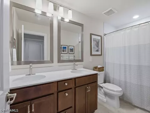 Bath - 4010 E Hampton Cir, Alva, FL 33920 photo 4 of 6