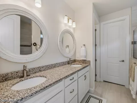 Bath - 4010 E Hampton Cir, Alva, FL 33920 photo 2 of 6