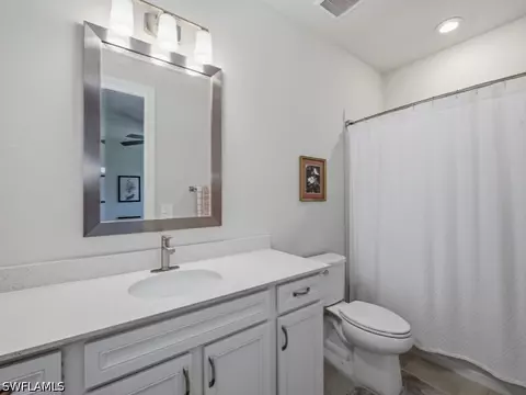 Bath - 4010 E Hampton Cir, Alva, FL 33920 photo 3 of 6