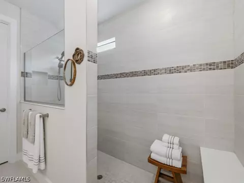 Bath - 4010 E Hampton Cir, Alva, FL 33920 photo 1 of 6