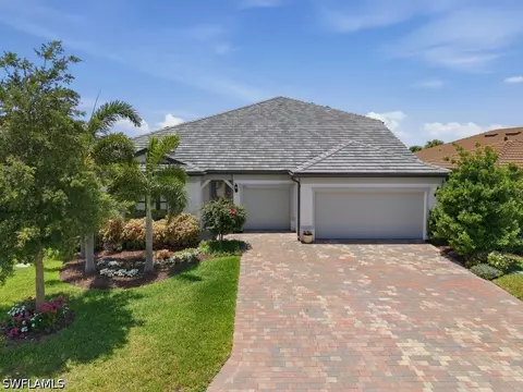 Exterior - 4010 E Hampton Cir, Alva, FL 33920 photo 2 of 7