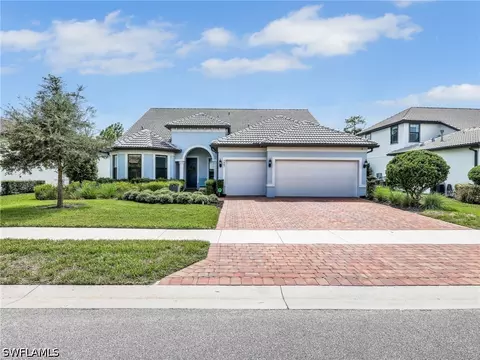 9487 Greyhawk Trl, Naples, FL 34120