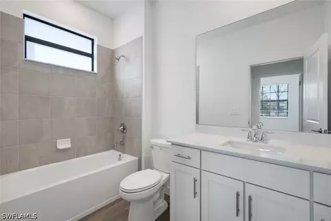 Bath - 19232 Gentry Pl, Estero, FL 33928 photo 3 of 4