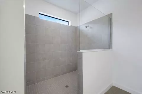 Bath - 19232 Gentry Pl, Estero, FL 33928 photo 2 of 4