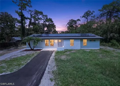 280 1st St NW, Naples, FL 34120
