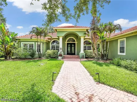 530 13th St NW, Naples, FL 34120