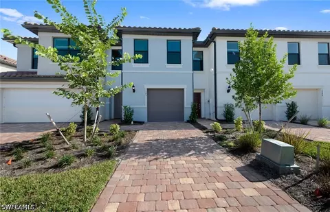 1552 Lake Jessup Cir, Cape Coral, FL 33909