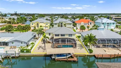 320 Madison Ct, Fort Myers Beach, FL 33931