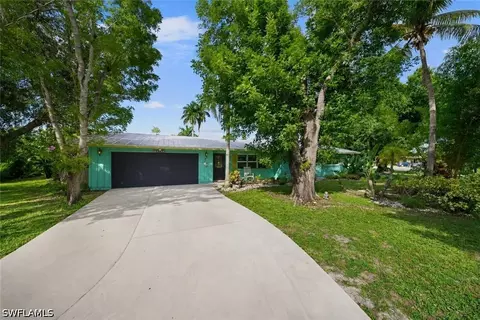 8700 Exeter St, Fort Myers, FL 33907