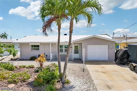 3050 York Rd, Saint James City, FL 33956