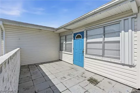 4220 Deleon St, Fort Myers, FL 33901