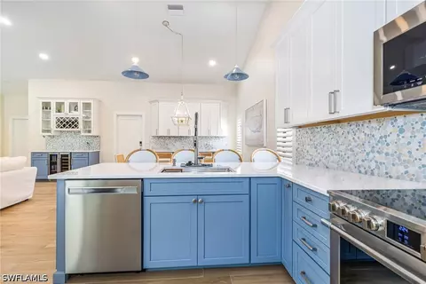 Kitchen - 1374 Foxfire Ln, Naples, FL 34104 photo 4 of 6