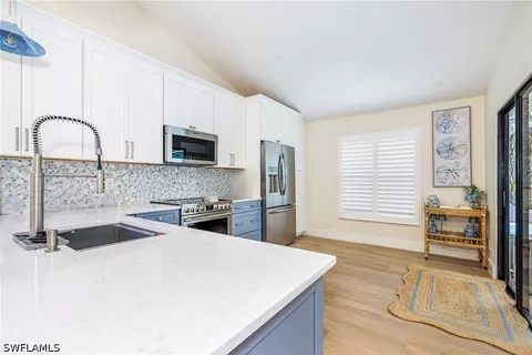 Kitchen - 1374 Foxfire Ln, Naples, FL 34104 photo 5 of 6