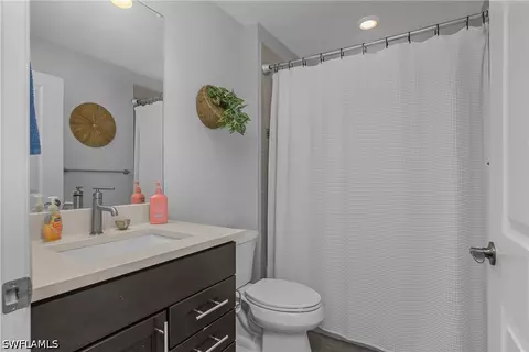 Bath - 19536 Deming Ln, Estero, FL 33928 photo 4 of 4