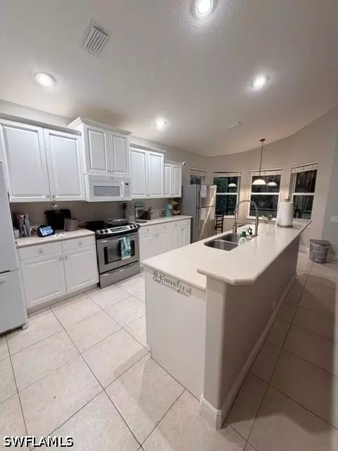 Kitchen - 20381 Rookery Dr, Estero, FL 33928 photo 3 of 3