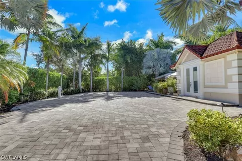 4840 Carriage Ct, Naples, FL 34114 photo 3