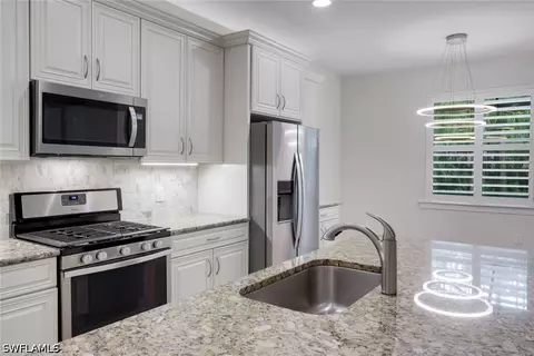 Kitchen - 16367 Halberry Ln, Naples, FL 34110 photo 4 of 5