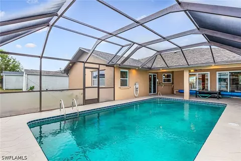 401 Candlewick Cir E, Lehigh Acres, FL 33936