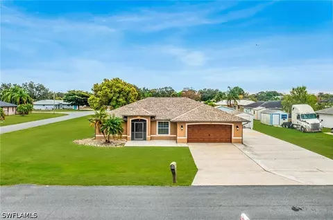 401 Candlewick Cir E, Lehigh Acres, FL 33936