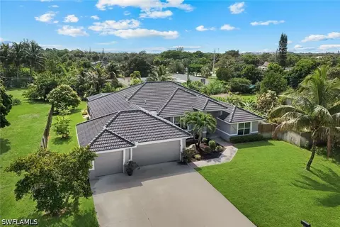 27741 S Roslin Pl, Bonita Springs, FL 34135