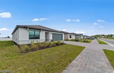 1007 Caloosa Breeze Dr, Labelle, FL 33935