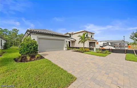 2121 Seville Ln, Naples, FL 34120