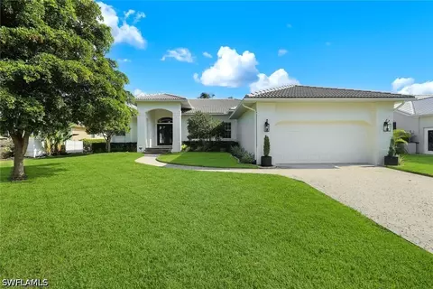 8748 S Lake Cir, Fort Myers, FL 33908