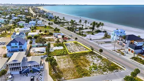 101 Hibiscus Dr, Fort Myers Beach, FL 33931