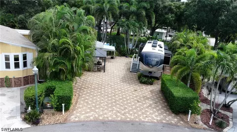 5651 Maplewood Ct, Fort Myers, FL 33905