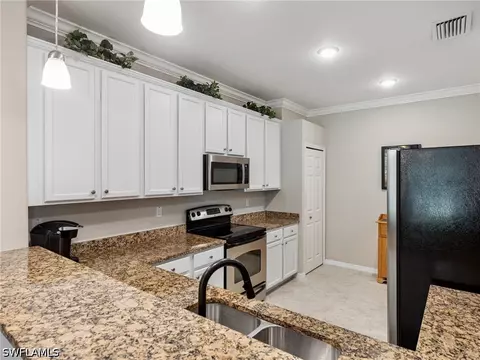 Kitchen - 13230 Boccala Ln, Estero, FL 33928 photo 2 of 4