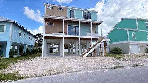 140 Jefferson St, Fort Myers Beach, FL 33931