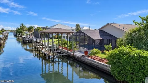 323 Washington Ct, Fort Myers Beach, FL 33931